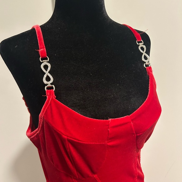 Beautiful red dress with beautiful straps for a night out. Size small. - Picture 6 of 6